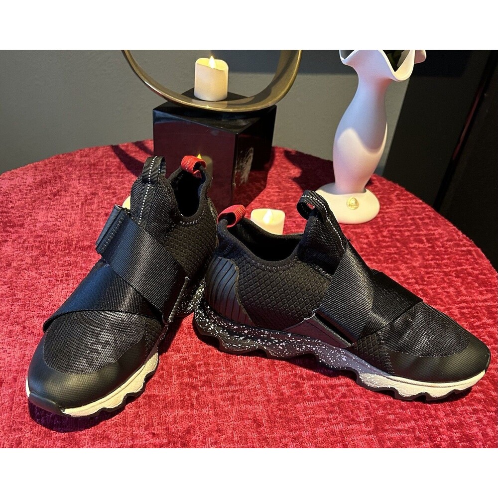 Sorel Kinetic Sneak Sneakers Shoes size 6 Black Slip On Hook Loop Closure